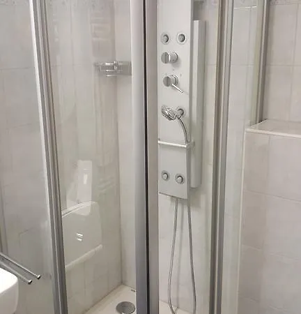 Апартаменты Belmont Lake View Монтрё