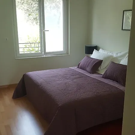 Апартаменты Belmont Lake View Монтрё
