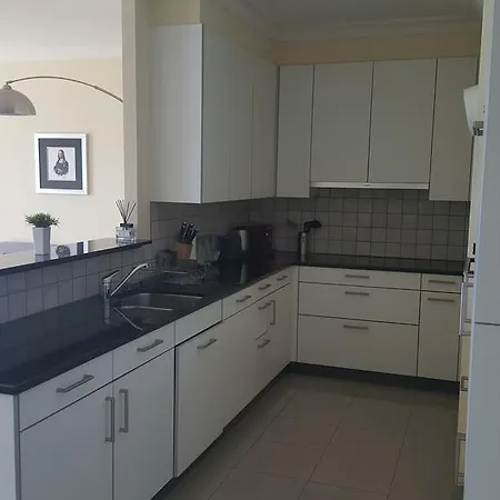 Belmont Lake View Апартаменты